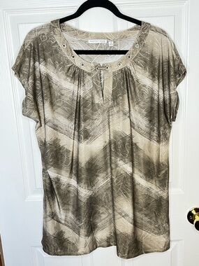 Notations Woman Plus Size 1X Taupe Brown Abstract Blouse Embellished Keyhole Top